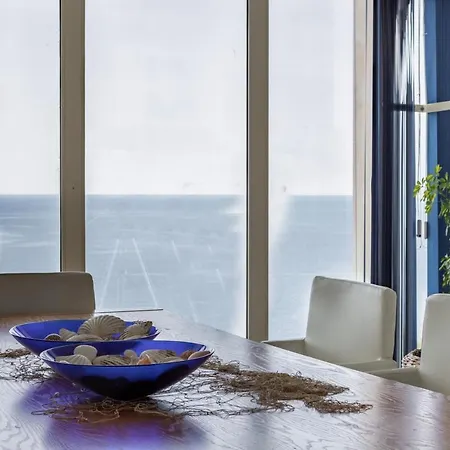 Exclusive Seafront Villa,private Pool,gym,bbq