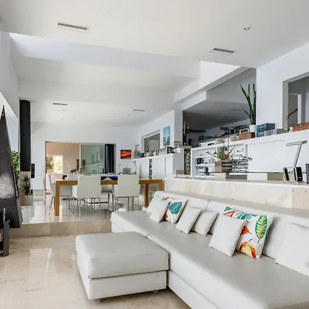 Exclusive Seafront Villa,private Pool,gym,bbq
