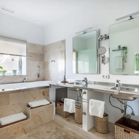 Exclusive Seafront Villa,private Pool,gym,bbq