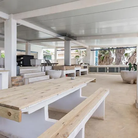 Exclusive Seafront Villa,private Pool,gym,bbq