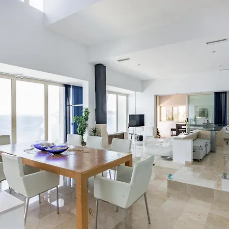 Exclusive Seafront Villa,private Pool,gym,bbq