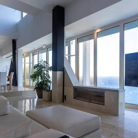 Exclusive Seafront Villa,private Pool,gym,bbq