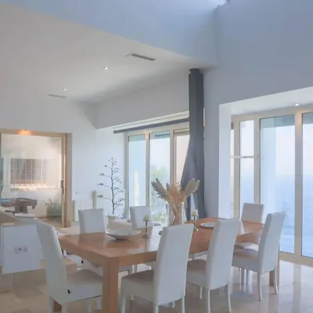 Exclusive Seafront Villa,private Pool,gym,bbq