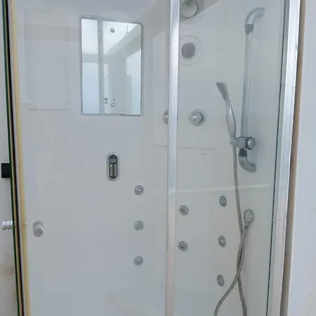 Exclusive Seafront Villa,private Pool,gym,bbq *