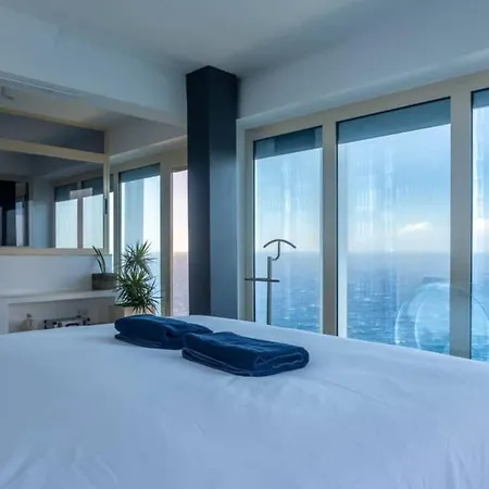 Villa Exclusive Seafront Villa,private Pool,gym,bbq *