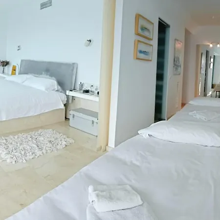 Exclusive Seafront Villa,private Pool,gym,bbq